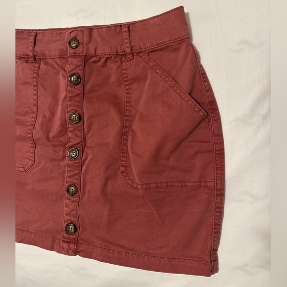 Garage Button Mini Skirt Maroon Size Small - Picture 3 of 10